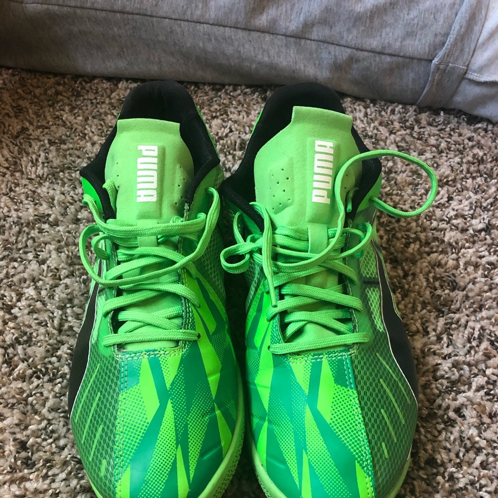 Men’s running pumas